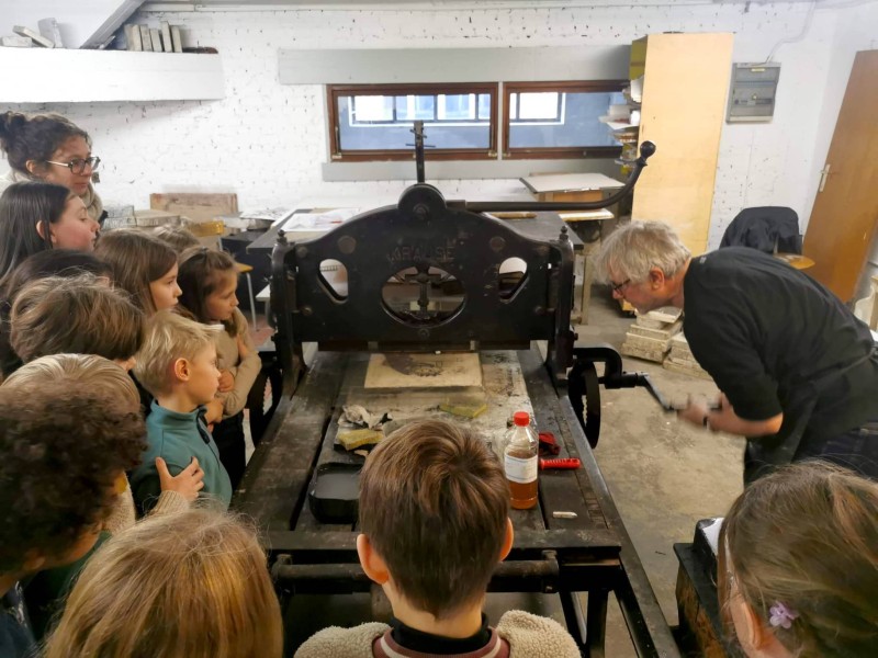 "Approcher Bruno Robbe" Atelier de gravure et lithographie à l'ESA Académie supérieure des Beaux-arts de Tournai.