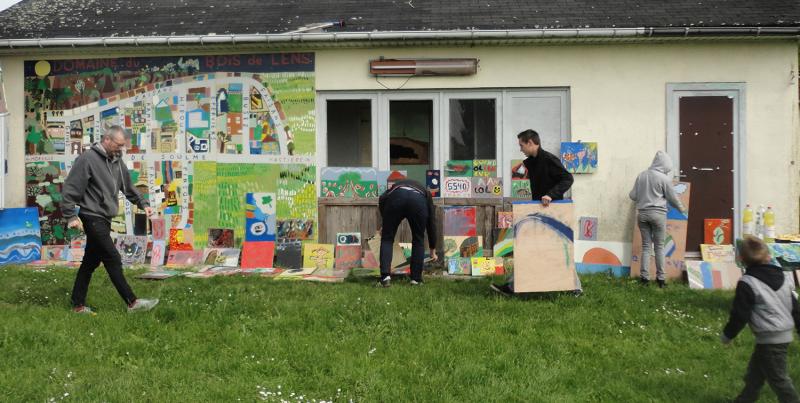 Het domein bois de lens met collectieve kunstwerken